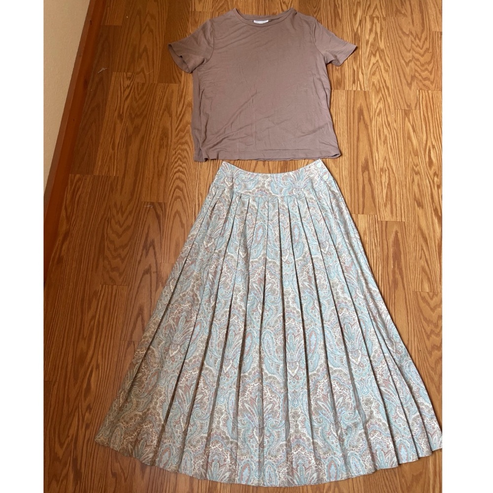 Size 6 vintage skirt like new!
